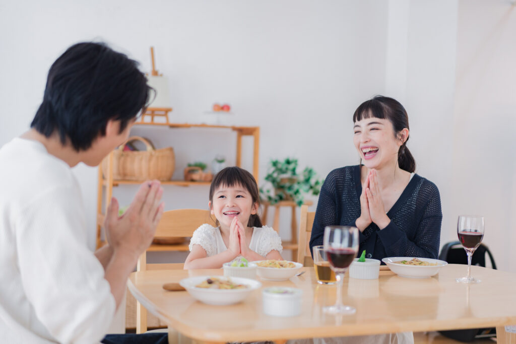 子どもの歯並びが悪くなるのを防ぐために食生活を改善するイメージ