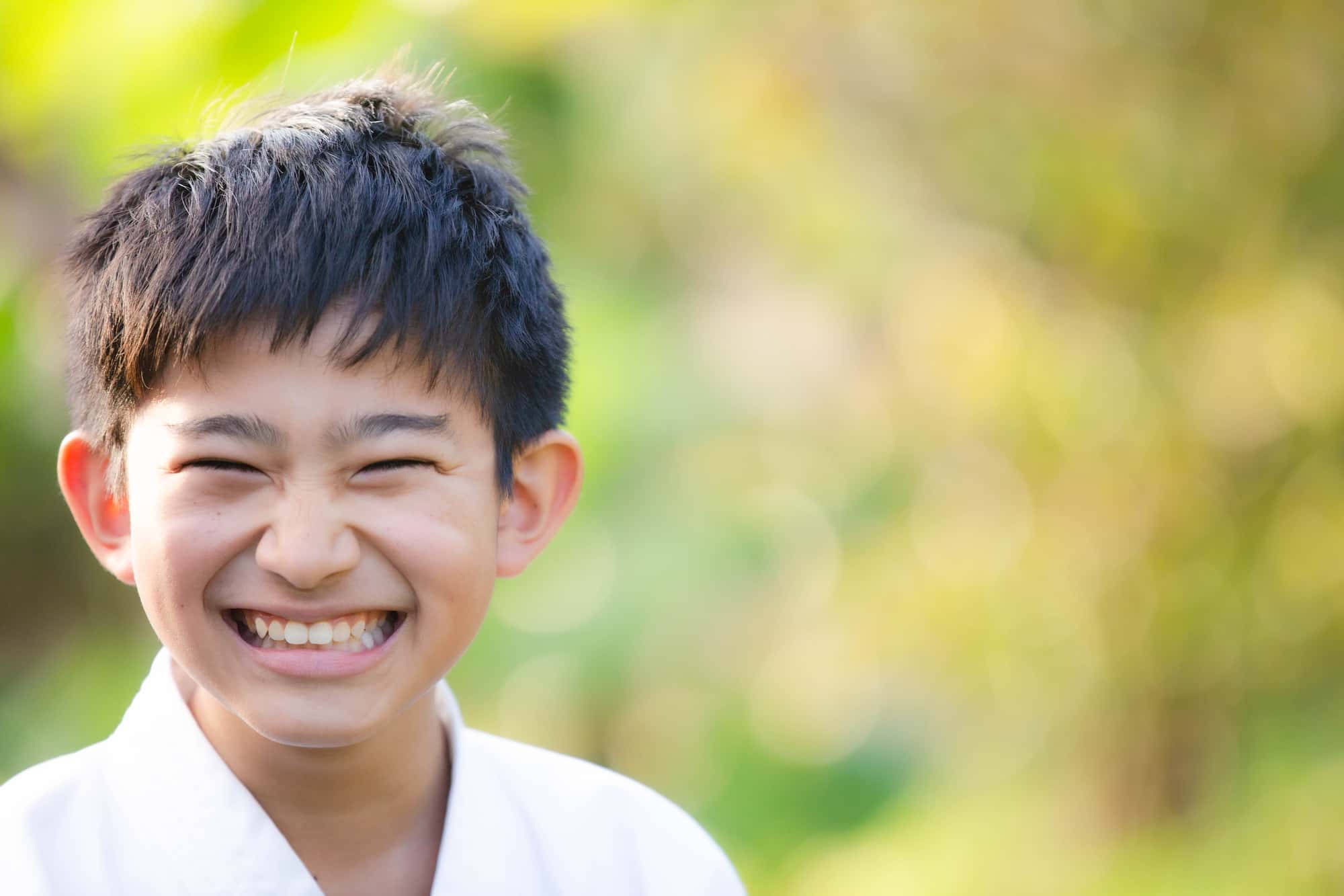 MFT(口腔筋機能療法)で美しい歯ならびになった笑顔の男の子