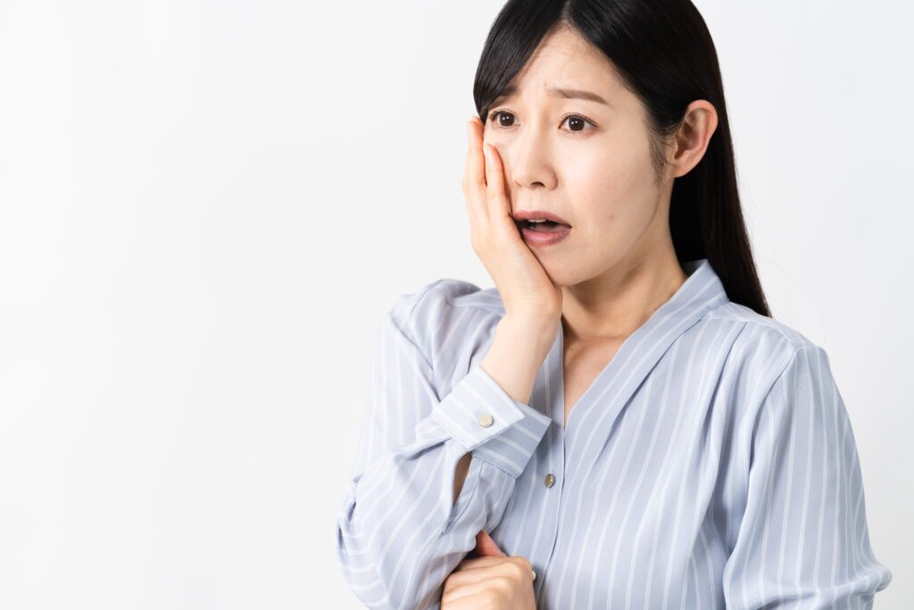 矯正治療中に滑舌が気になる女性