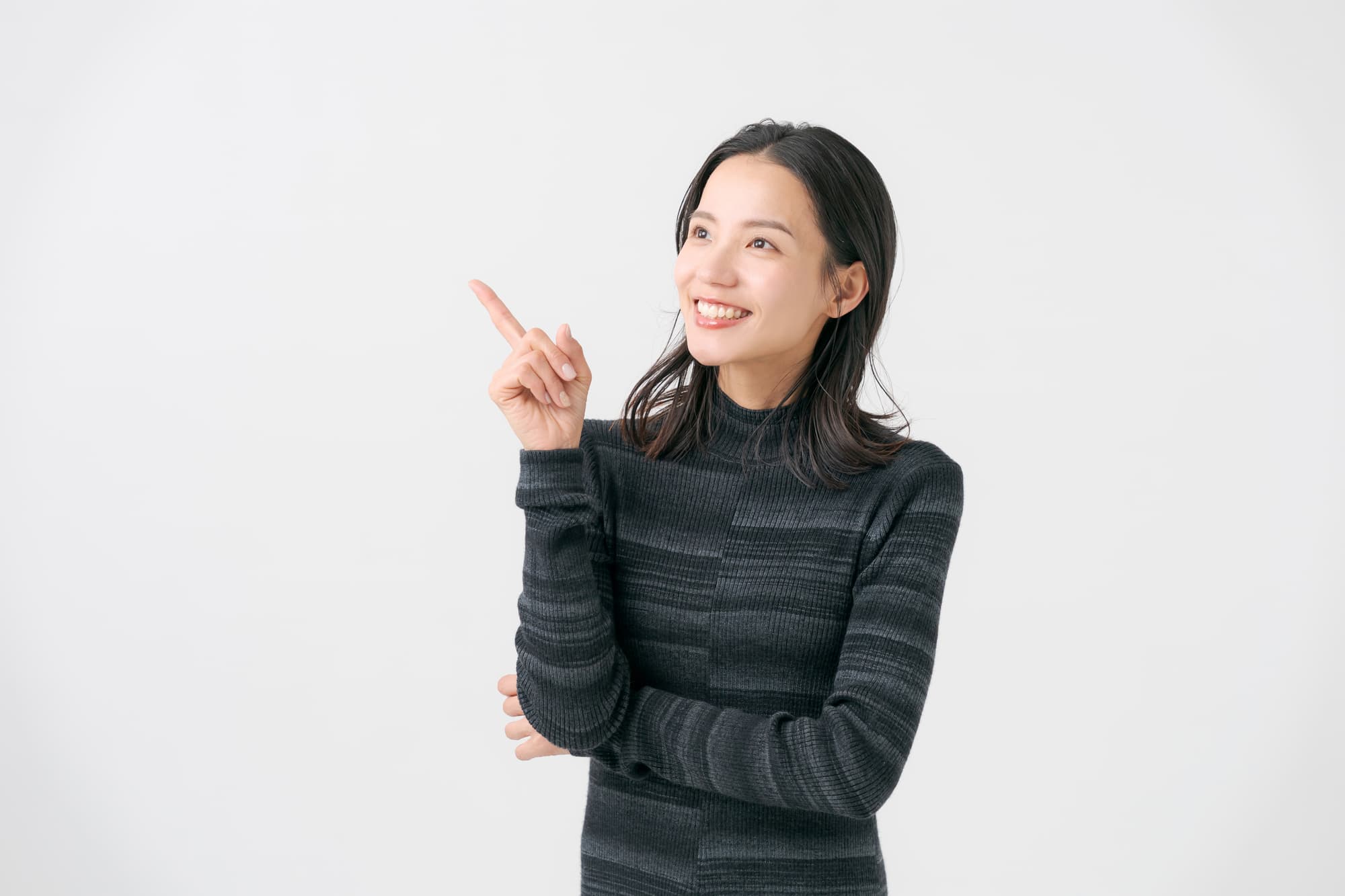 矯正中に話しにくさを感じたときの工夫について話す女性