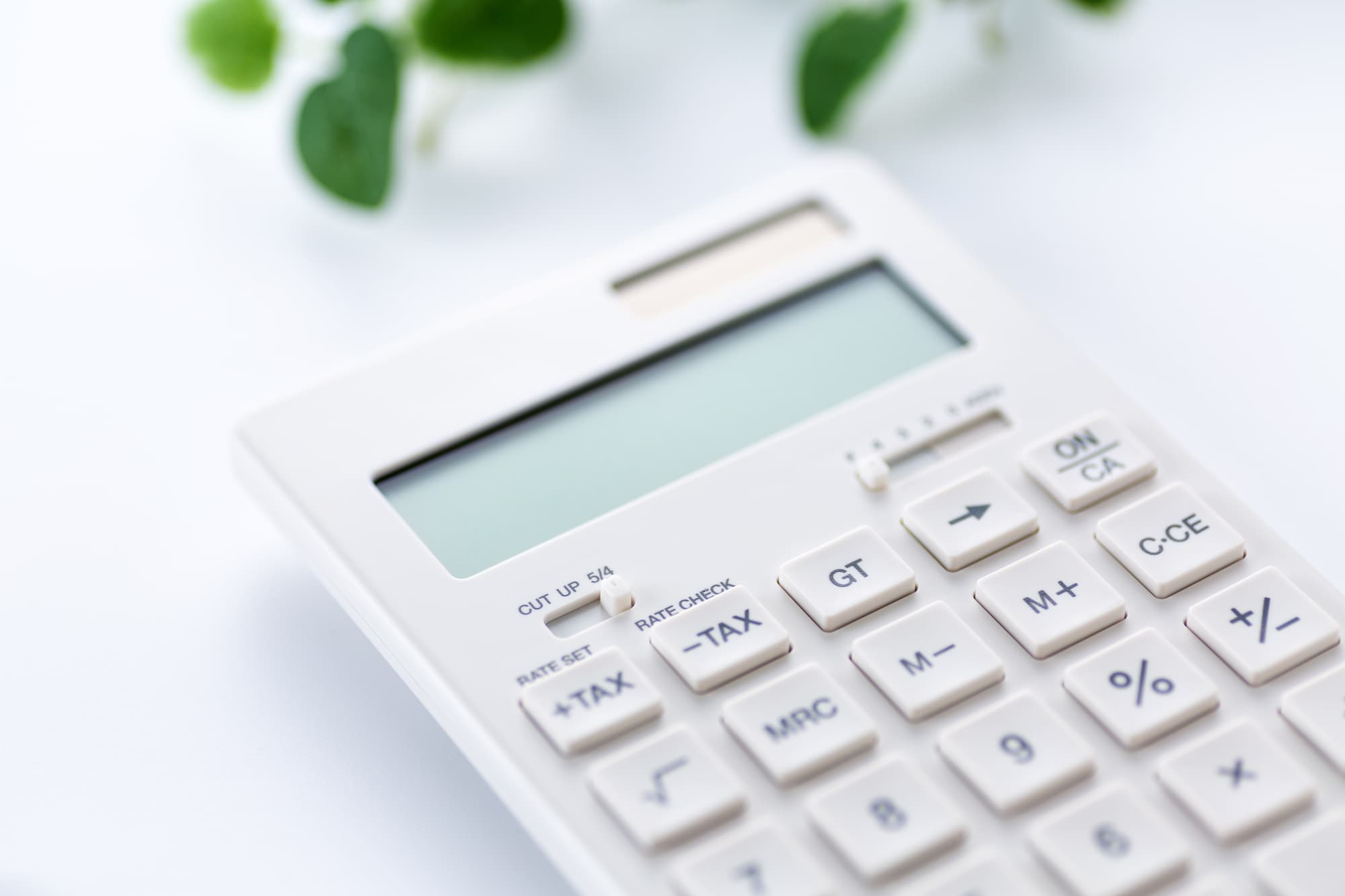 インビザラインで正中のずれを治療するのにかかる費用のイメージ