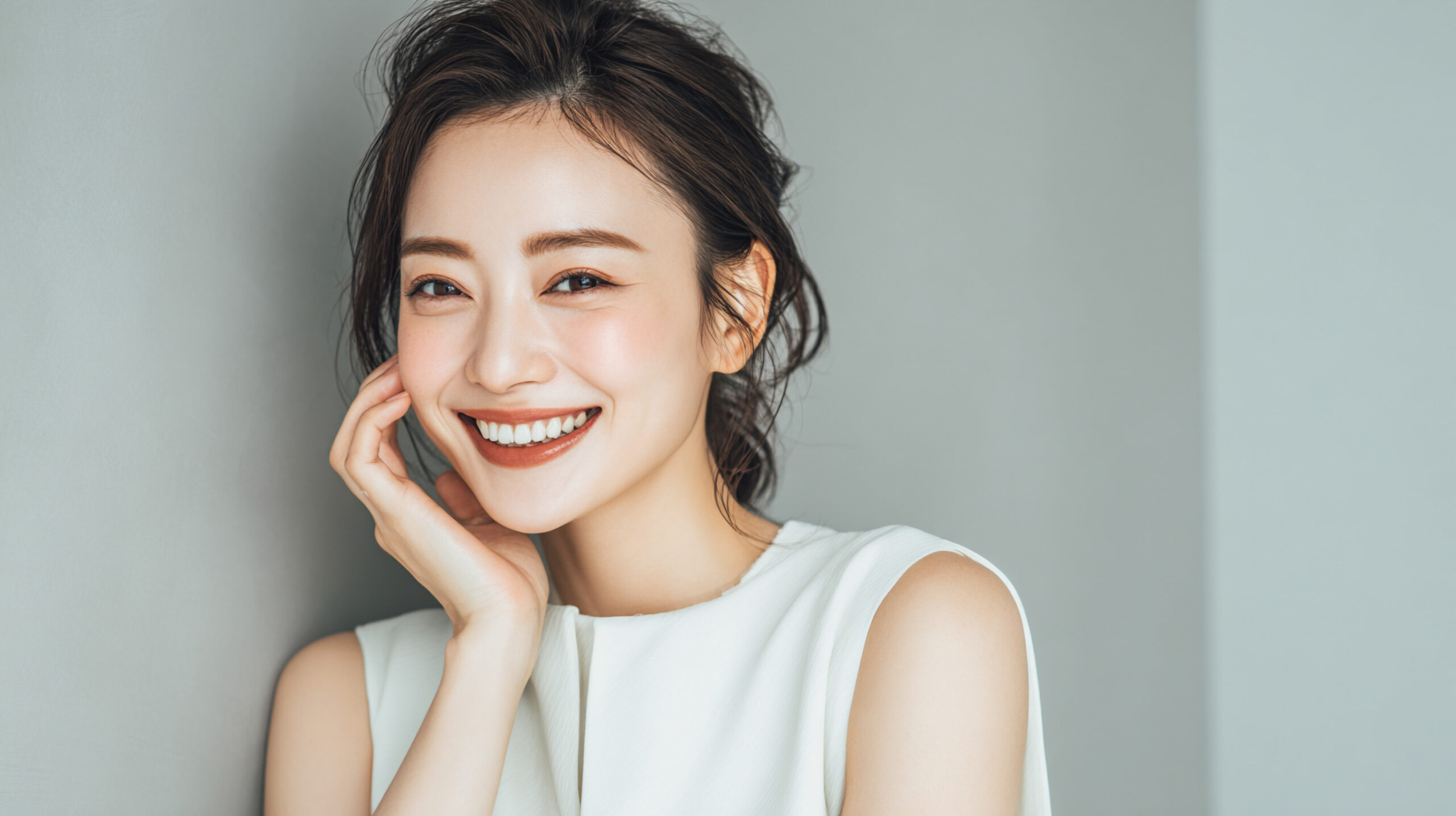 すきっ歯矯正治療をして綺麗になった女性の歯