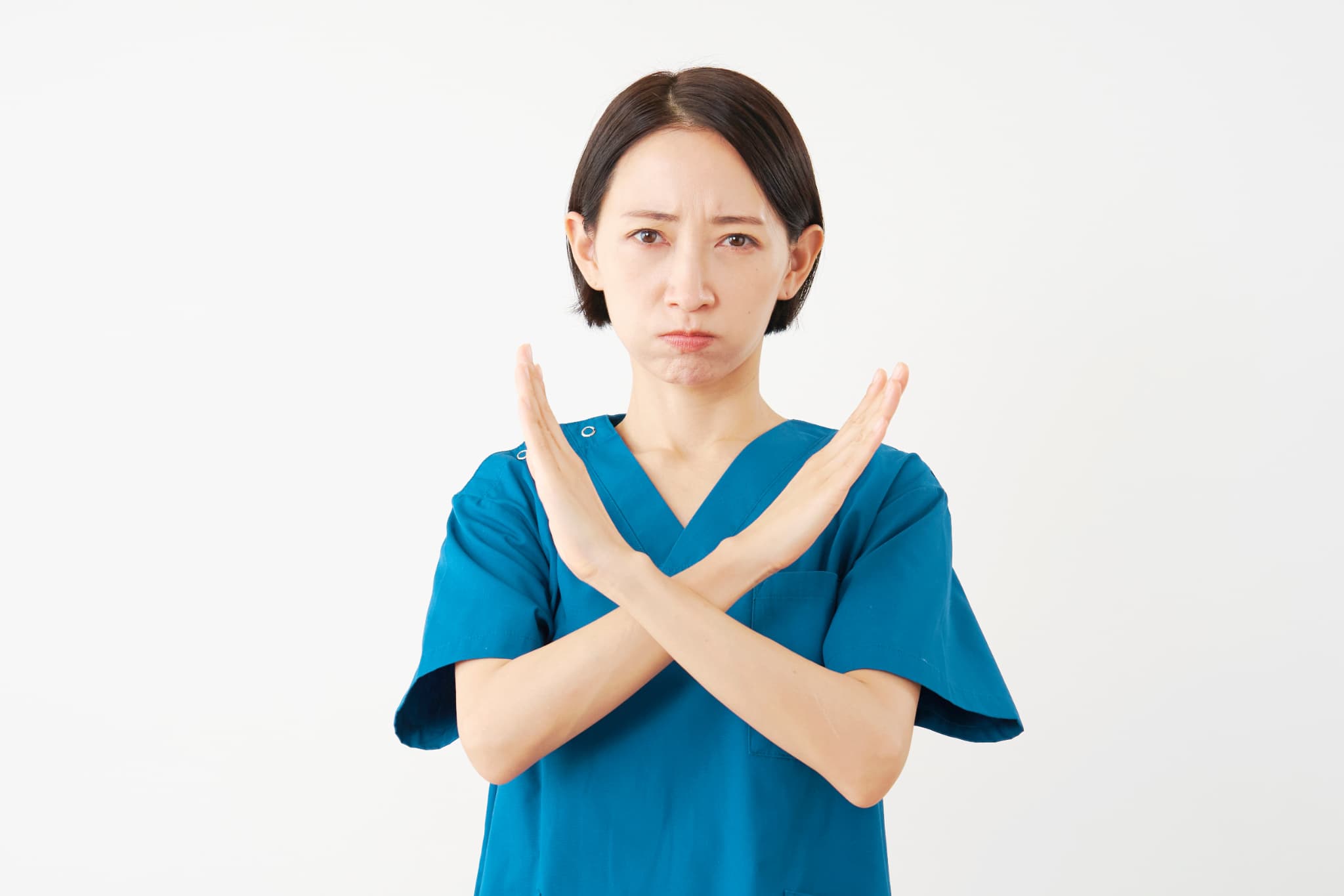 マウスピース矯正の装置が割れたときにしてはいけないことを説明する歯科医