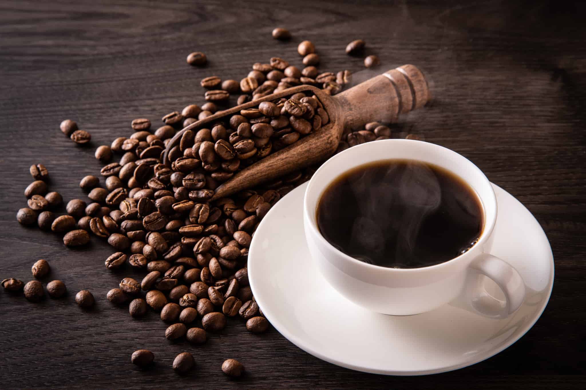 デュアルホワイトニングの効果を維持するために摂取を避けたい色の濃い食品であるコーヒー