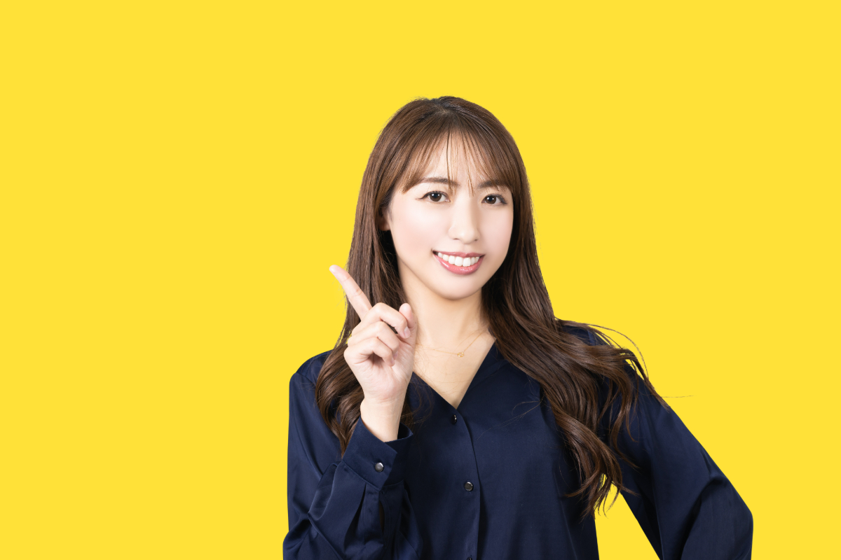 小児矯正で八重歯を治す方法を紹介している人